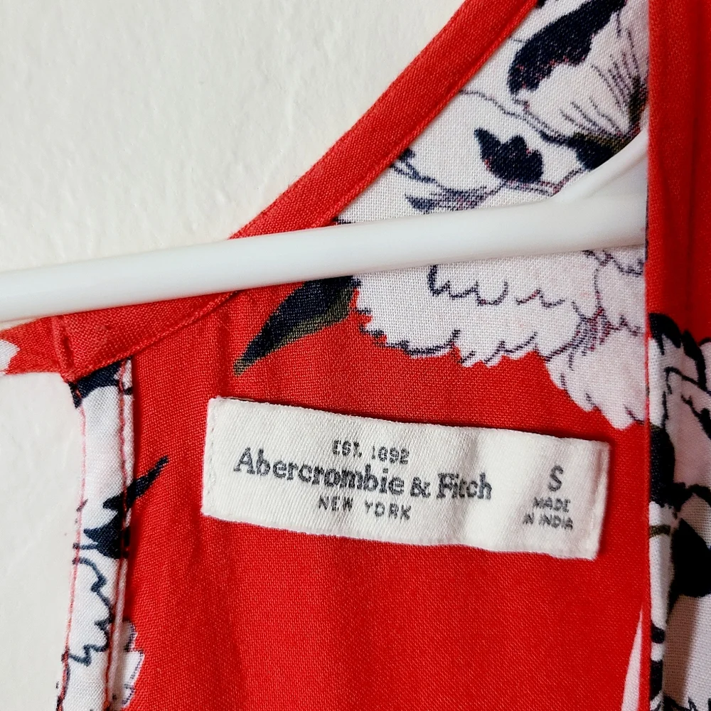 Red Floral Cutout Dress - Picture 4 of 5